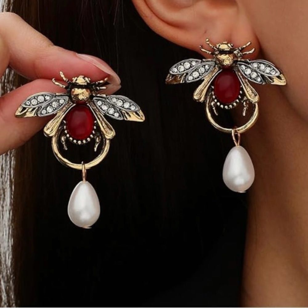 ♥️ NEW Elegant Gold and Red Bee Drop Earrings ♥️
